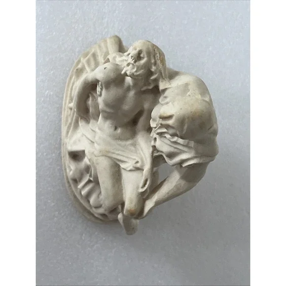 Pieta VTG Sculpture, Mary Cradling Jesus's Body After His Descent From The Cross - Picture 13 of 16